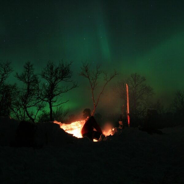northern lights lys i mørket vinterstid vinterkos
