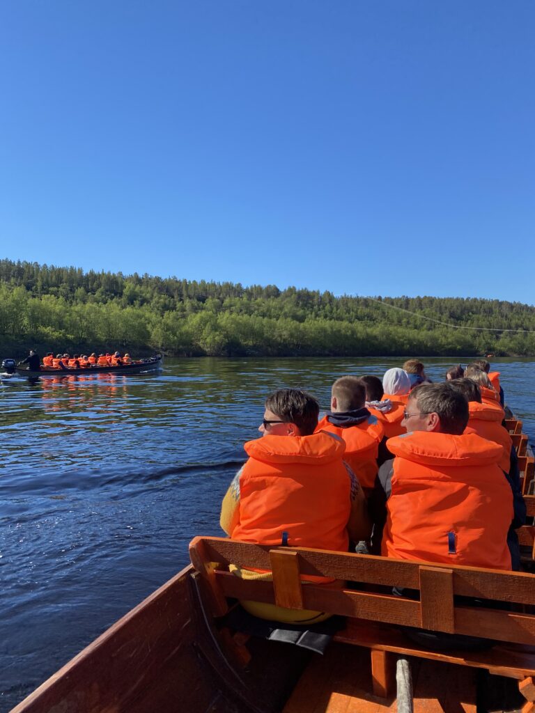 Découvrez la culture fluviale sami le long de la puissante rivière Karasjok. L'accent sera mis sur la région et les gens qui vivent au bord de la rivière