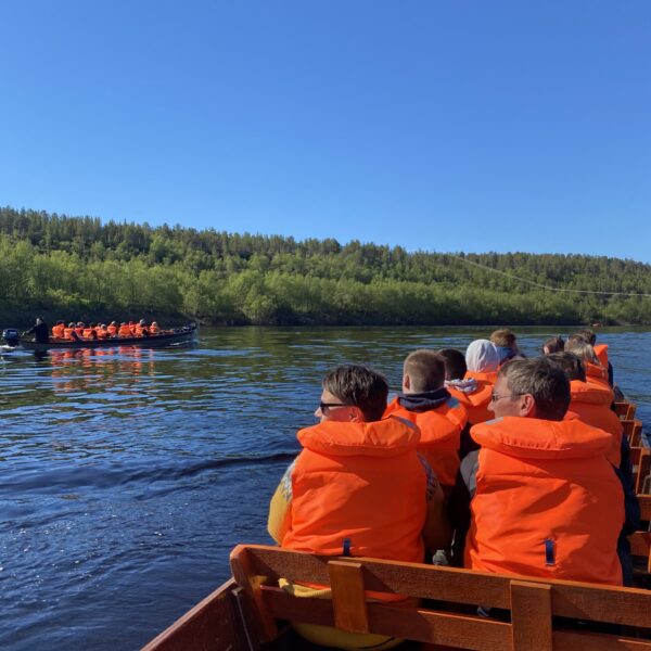 Découvrez la culture fluviale sami le long de la puissante rivière Karasjok. L'accent sera mis sur la région et les gens qui vivent au bord de la rivière