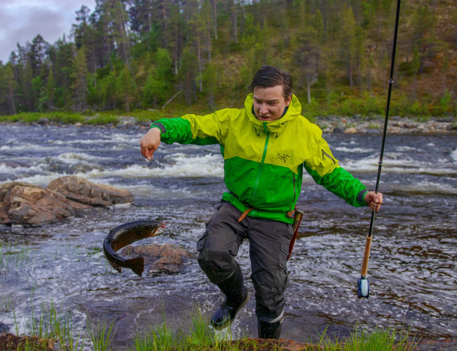 Ønsker du å fiske i Finnmark? Samipath har mange forskjellige tilbud ...