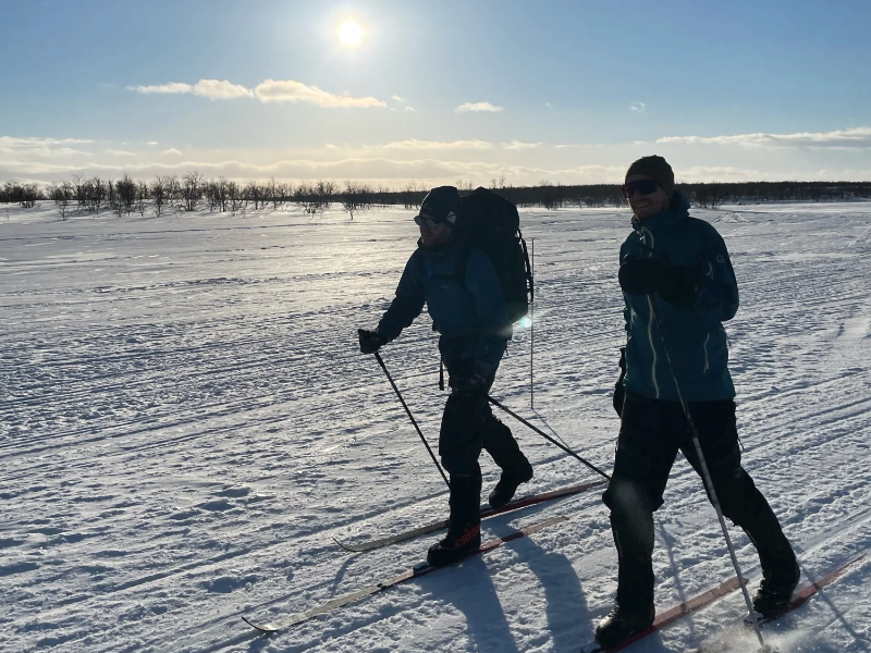 Karasjok - Alta på ski. 5 dagers vinterekspedisjon over finnmarksvidda. Finnmark på sitt beste. Bestill hos samipath. 