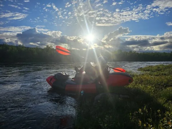 Gruppetilbud. Padle med packraft over finnmarksvidda, fra fjellstue til fjellstue med fiskestang og svartkjele. - Image 9