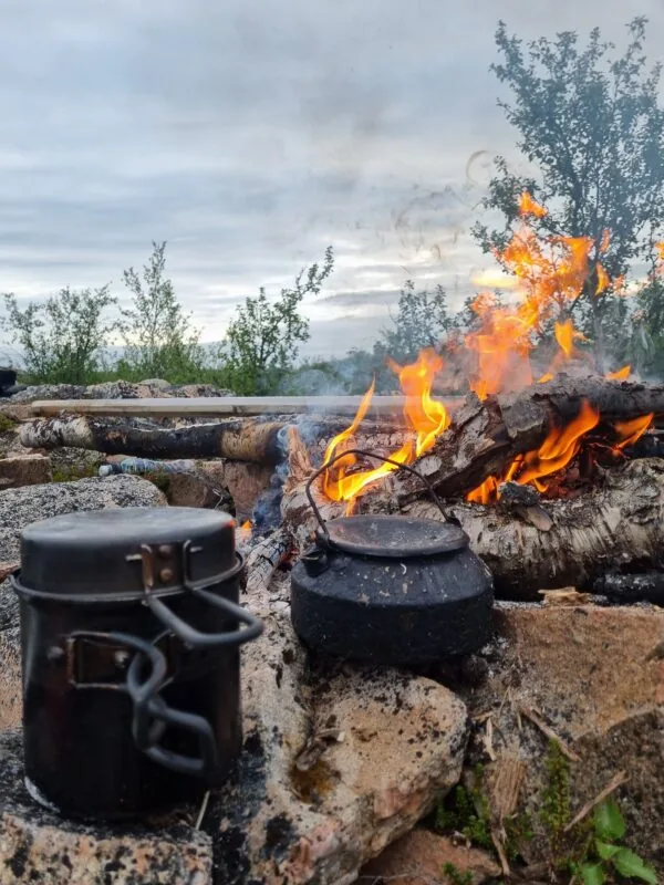 Gruppetilbud. Padle med packraft over finnmarksvidda, fra fjellstue til fjellstue med fiskestang og svartkjele. - Image 3