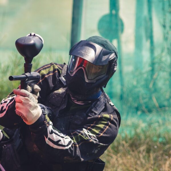 paintball Gjem deg, sikt – og treff! Paintball gir puls og spenning.