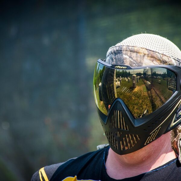 paintball Skitne klær, store smil – ekte action midt i naturen.